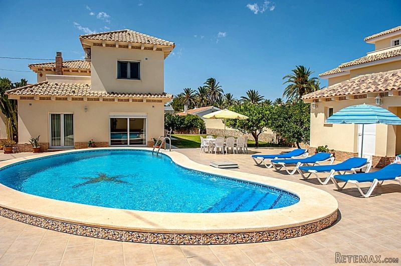 4 Bedrooms - Villa - Alicante - For Sale