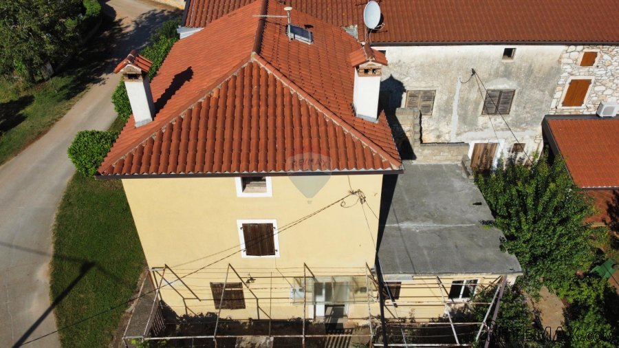 Istra, Brtonigla, okolica, dvije kuće u nizu