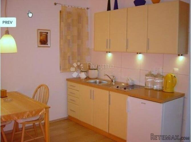 Molat - kuća s velikim stanom i 3 apartmana - 8