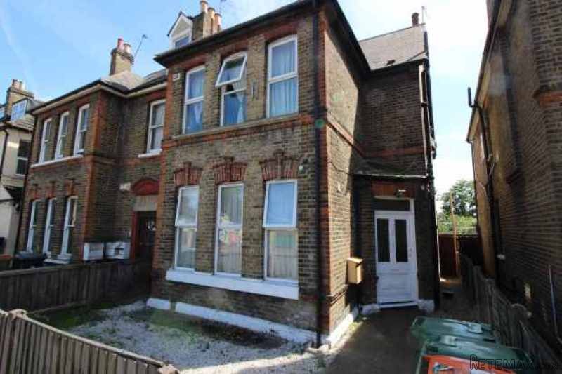3 bedroom, Flat house for sale