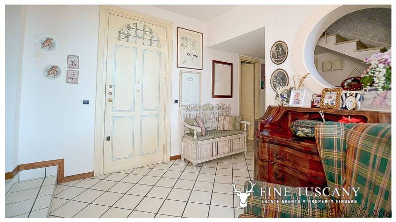 5 Bedroom Villa for sale in Tuscany.. - 2