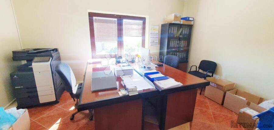 ZAMET, KUĆA SA PUNO MOGUĆNOSTI - 4