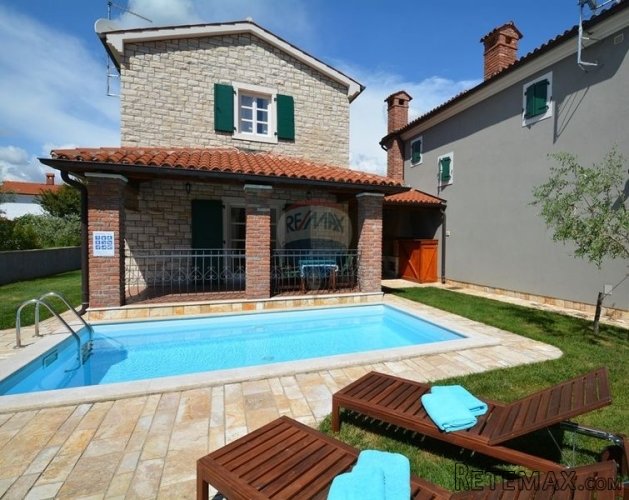 Mediteranska kuća s bazenom 122m2,3km od Poreča