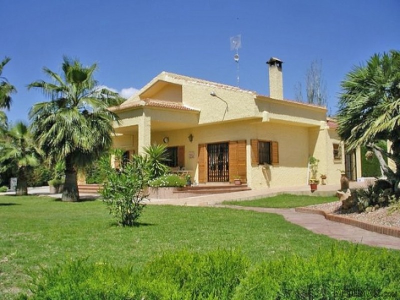 Albatera - Spacious Detached Villa For..