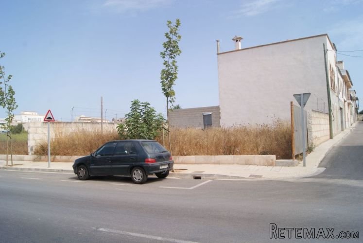 Excellent Urban Plot with house designed, equipped with all.. - 2