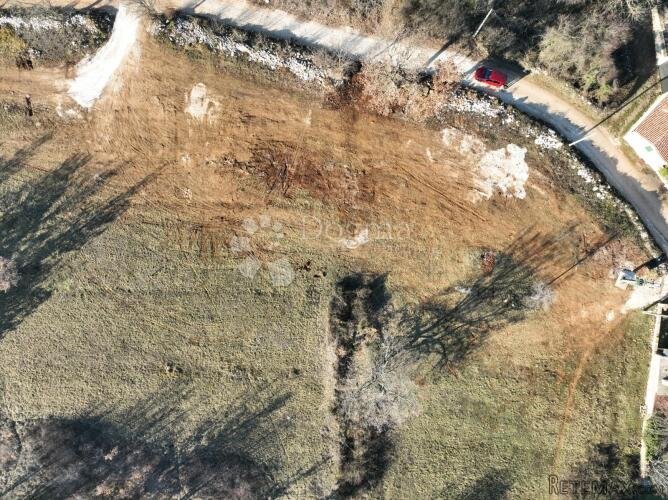 LIJEPO GRAĐEVINSKO ZEMLJIŠTE NA MIRNOJ LOKACIJI 879 m2 - 3