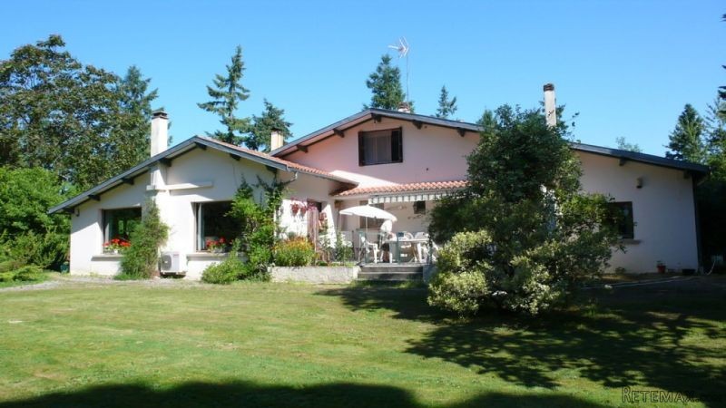 Pretty Villa With Beautiful Gardens..