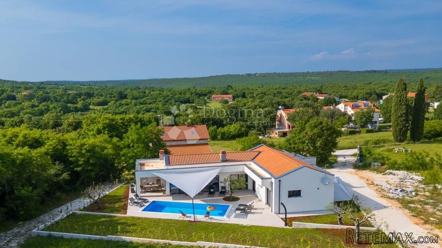 NOVA KUĆA S BAZENOM, POTPUNA PRIVATNOST - BLIZU ROVINJA
