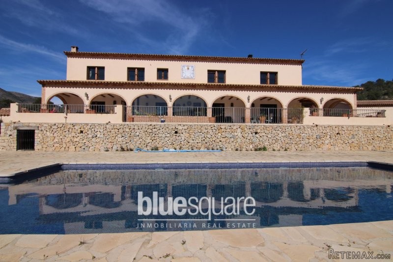 Stunning 4 bedroom Country House set in..