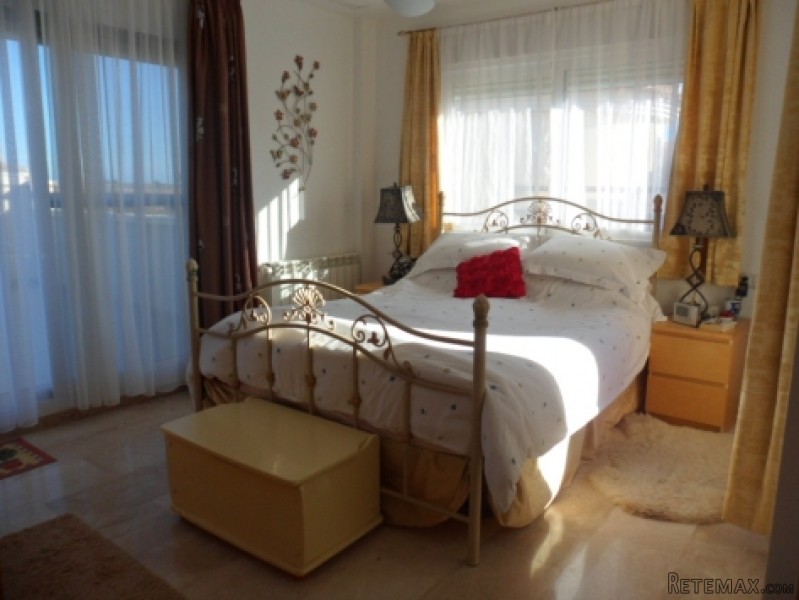 4 bedroom, 3 bathroom Villa - 2