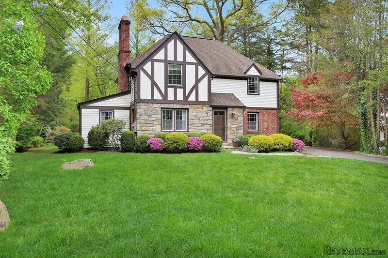 4 bedroom House For Sale: 22 Crescent.. - 2