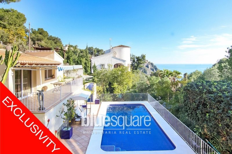 4 -Bedroom villa with sea view, close..