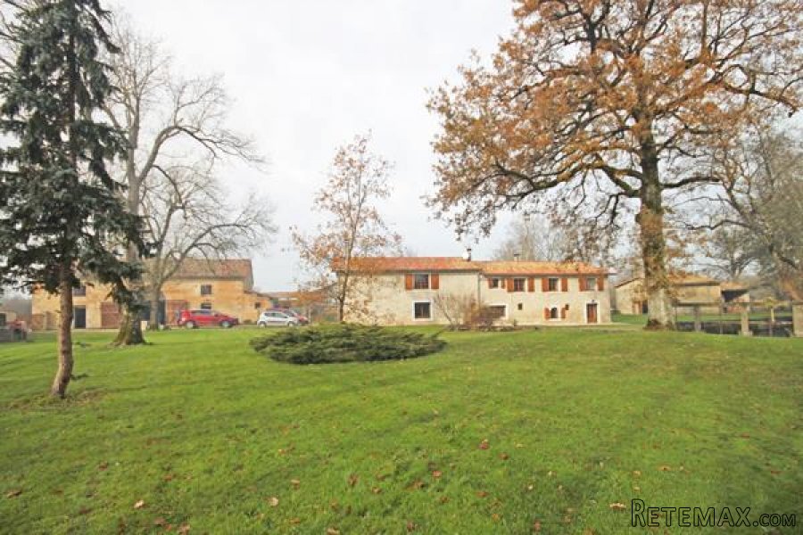 Cherigné (79) - Detached mill in grounds of almost 1.5 hectares.. - 2