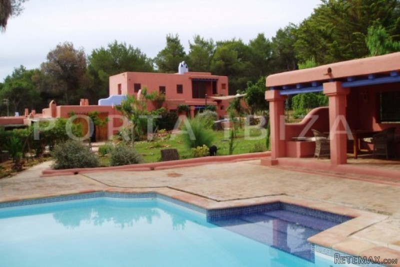 Extensive property in the heart of the..
