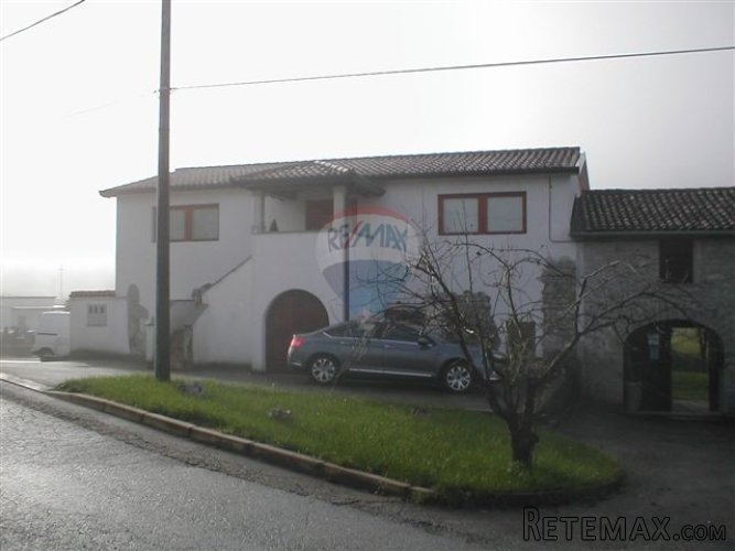 Buzet, stambeno-poslovni kompleks sa zemljištem