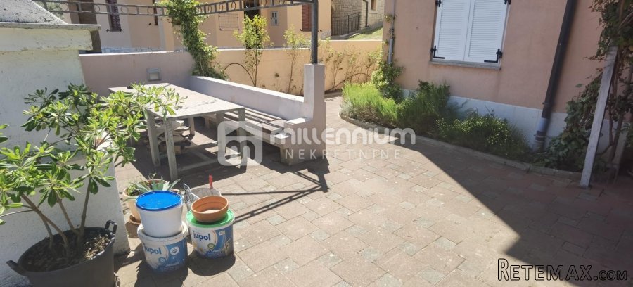 Istra, Premantura, kuća s 11 apartmana i poslovnim prostorom - 4