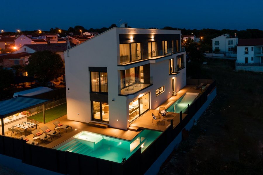 Istra, Poreč -moderna vila blizu mora i grada