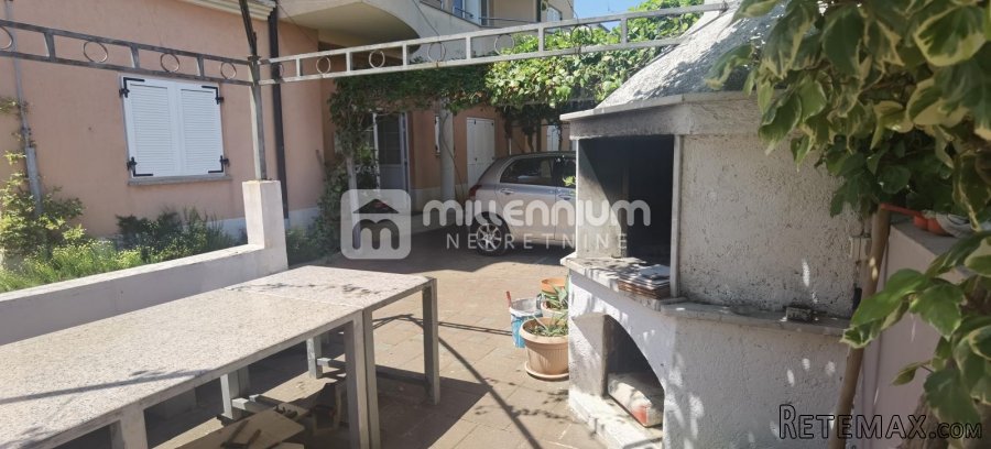 Istra, Premantura, kuća s 11 apartmana i poslovnim prostorom - 5