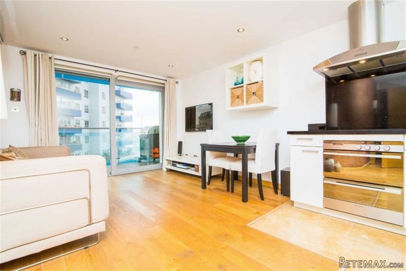 2 bed apartment in Ocean Village