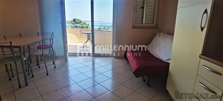 Istra, Premantura, kuća s 11 apartmana i poslovnim prostorom - 8