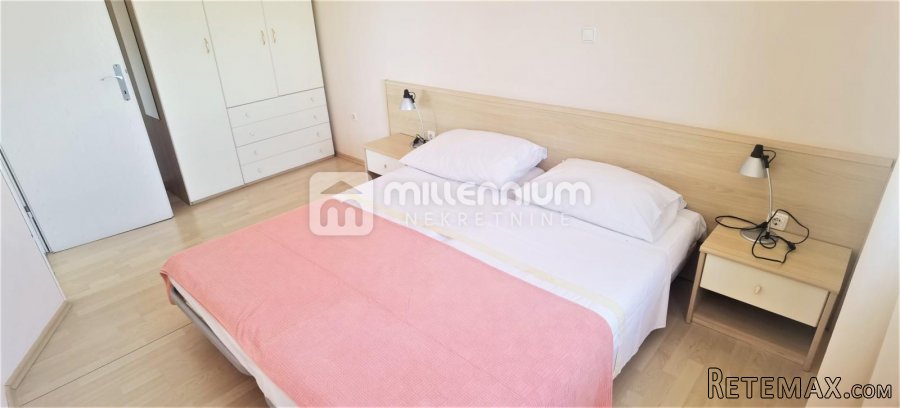 Istra, Premantura, kuća s 11 apartmana i poslovnim prostorom - 10