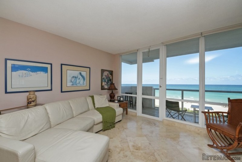 1 bedroom Flat For Sale: 5601 Collins.. - 2