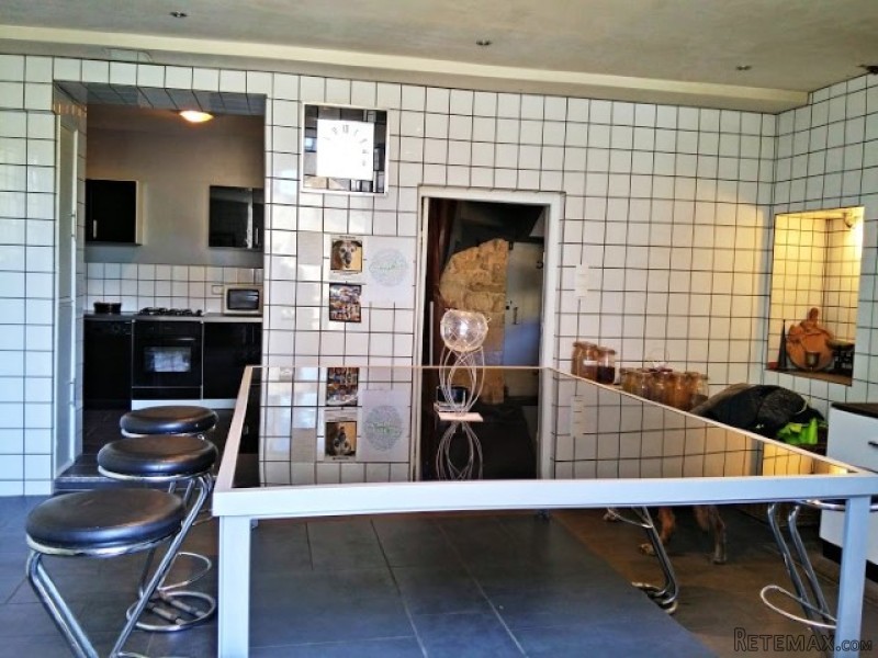 Three Bedroom House With Bar And Hotel.. - 2