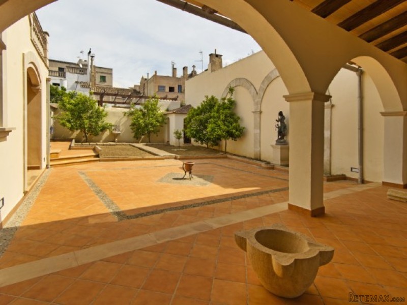 Palace With Courtyard And Panoramic.. - 2