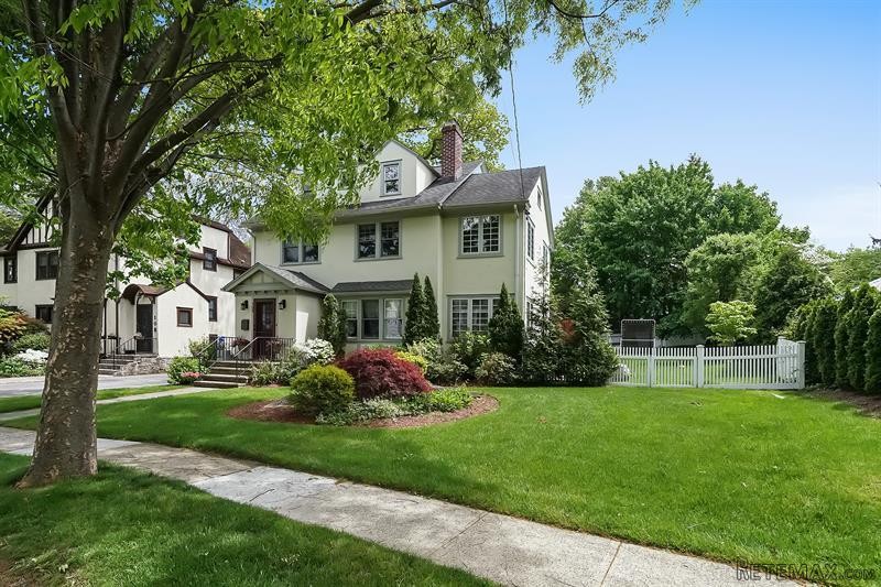 6 bedroom House For Sale: 106 Reed..