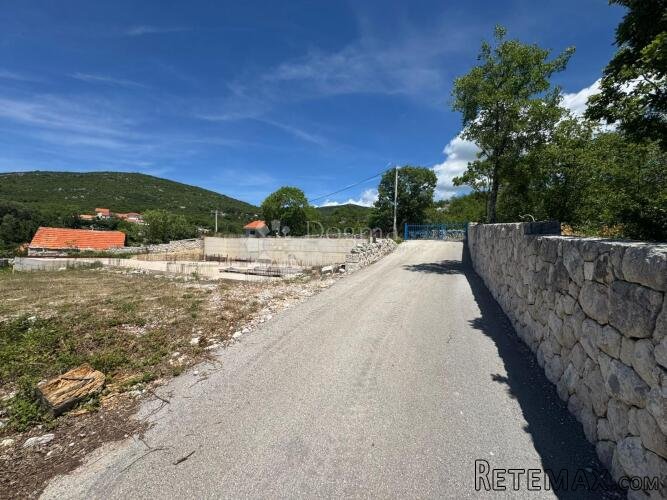 ATRAKTIVNO ZEMLJIŠTE S PROJEKTOM VILE-ZAGVOZD - 2