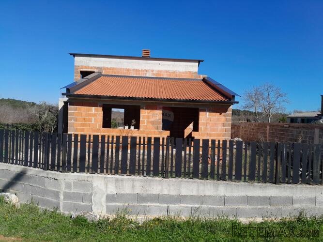 Istra,Manjadvorci,kuća od 100 m2 u roh bau fazi - 2