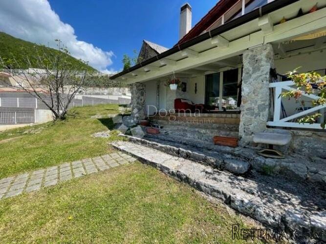 Kuća od 400 m² s Dozvolom za Proširenje