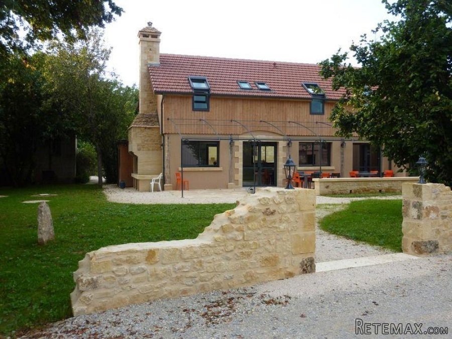 Near Domme (Dordogne) - 10 bed property is located in the most.. - 3