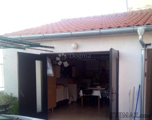 Zadar, kuća sa 3 stana i pomoćnom zgradom - 3