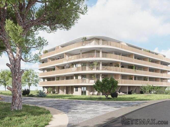 2-soban stan na 3. katu 600 metara od mora, Umag