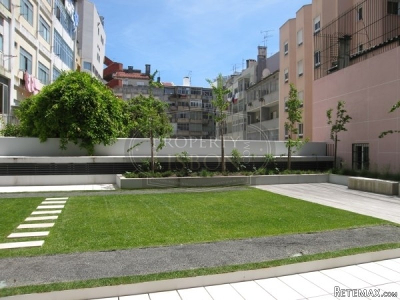 T3 Apartment for Sale in Lisbon, Santo..