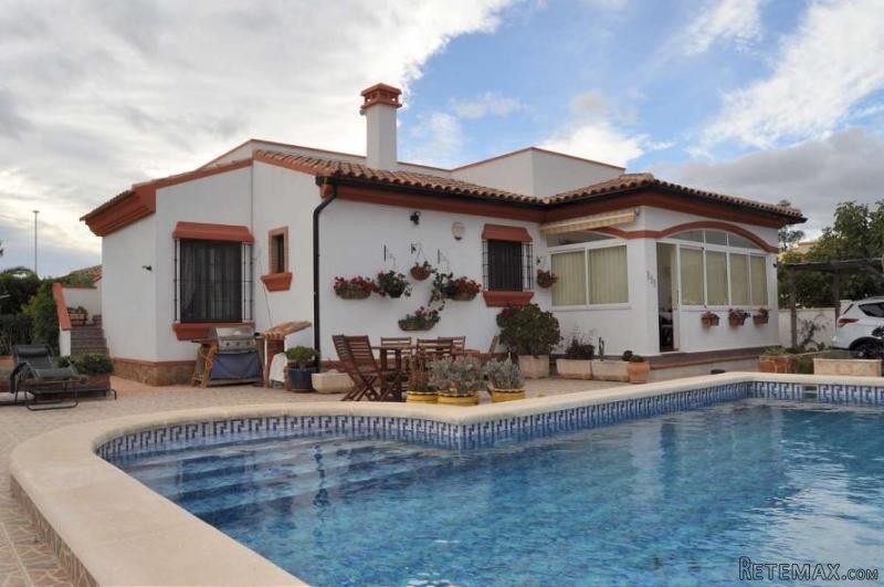 3 bed villa on popular urbanisation..