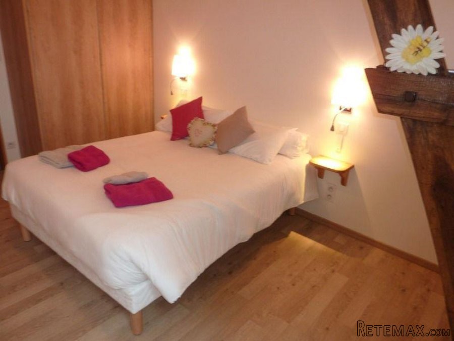 Near Domme (Dordogne) - 10 bed property is located in the most.. - 8