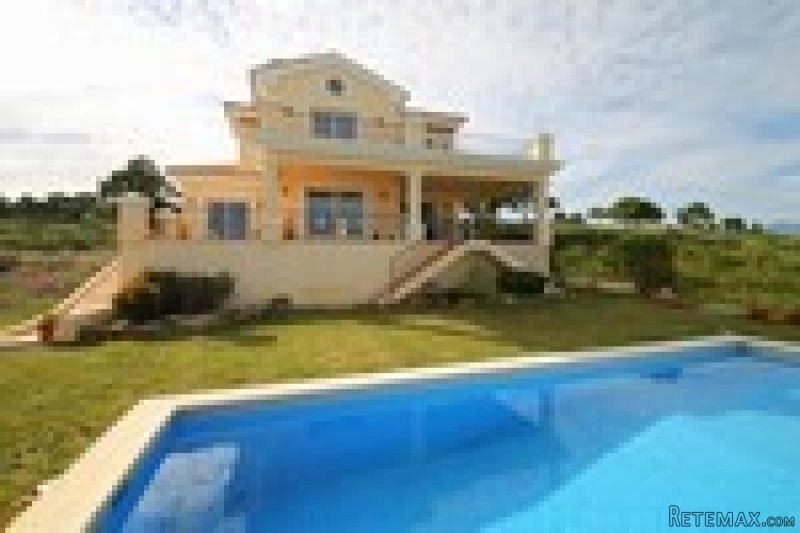 4 Bedrooms - Villa - Malaga - For Sale