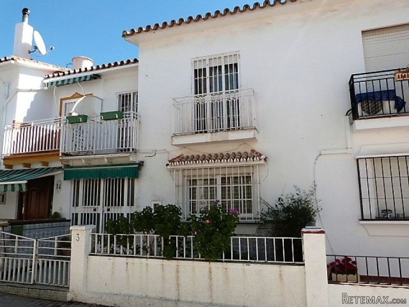 3 bedroom, 1 bathroom Townhouse, (build..