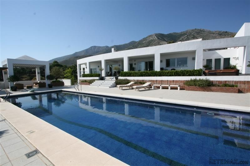 Minimalistic style villa in Mijas