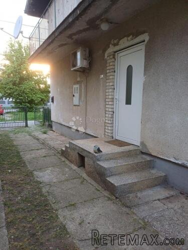 Prostrana obiteljska kuća s velikom okućnicom – Sisak (Zelen - 3