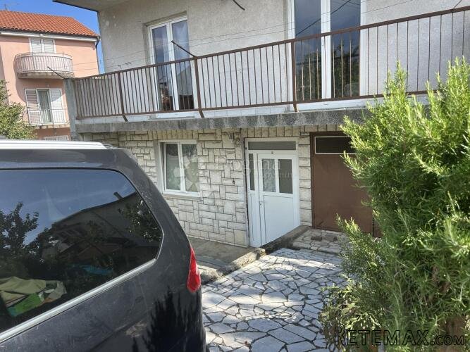 MARINIĆI KUĆA SA TRI STANA I GARAŽA