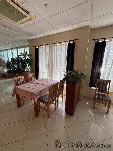 UHODAN RESTORAN + VELIKI PARKING