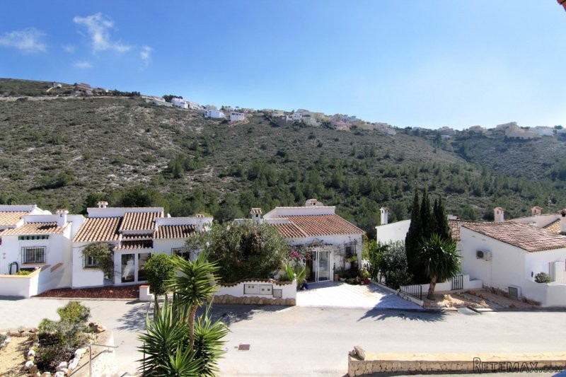 Beautiful detached bungalow with 3..