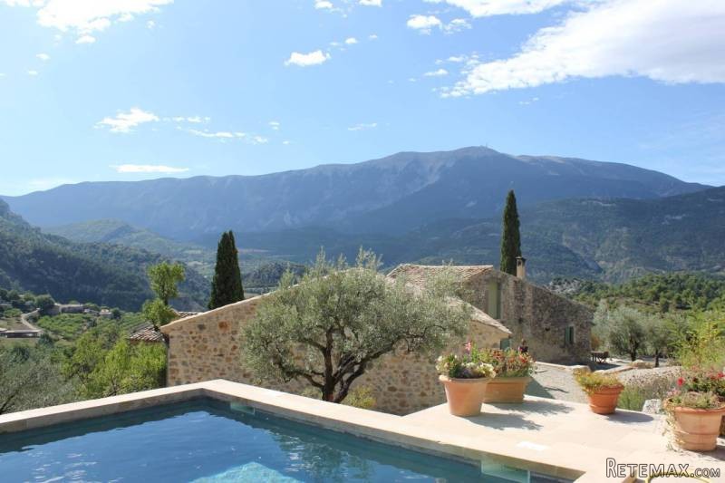 Beautiful Stone Mas With Garden..