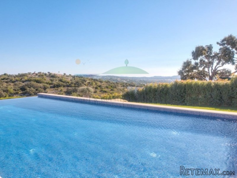 Brand new 4 Bedroom Luxury Villa with..