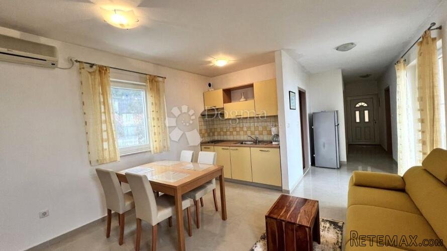 KUĆA SA 4 STANA-POGLED MORE I GRAĐEVINSKA PARCELA - 3