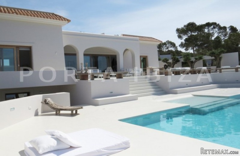 Luxury property with fantastic sea..