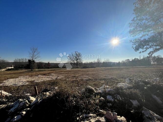 PREKRASNO GRAĐEVINSKO ZEMLJIŠTE - 962 m2 - 3